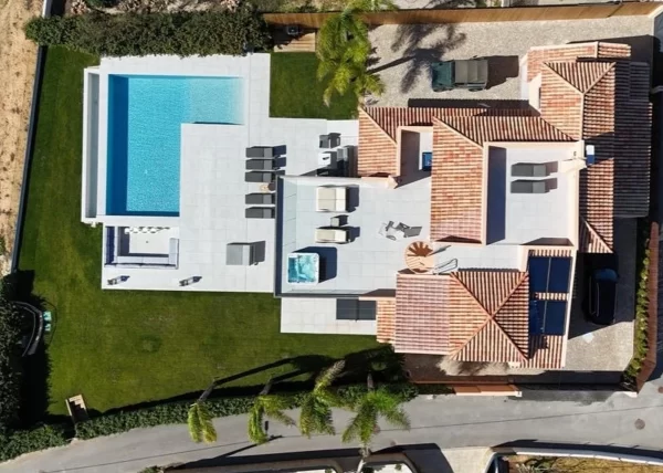 Villa Guru 10